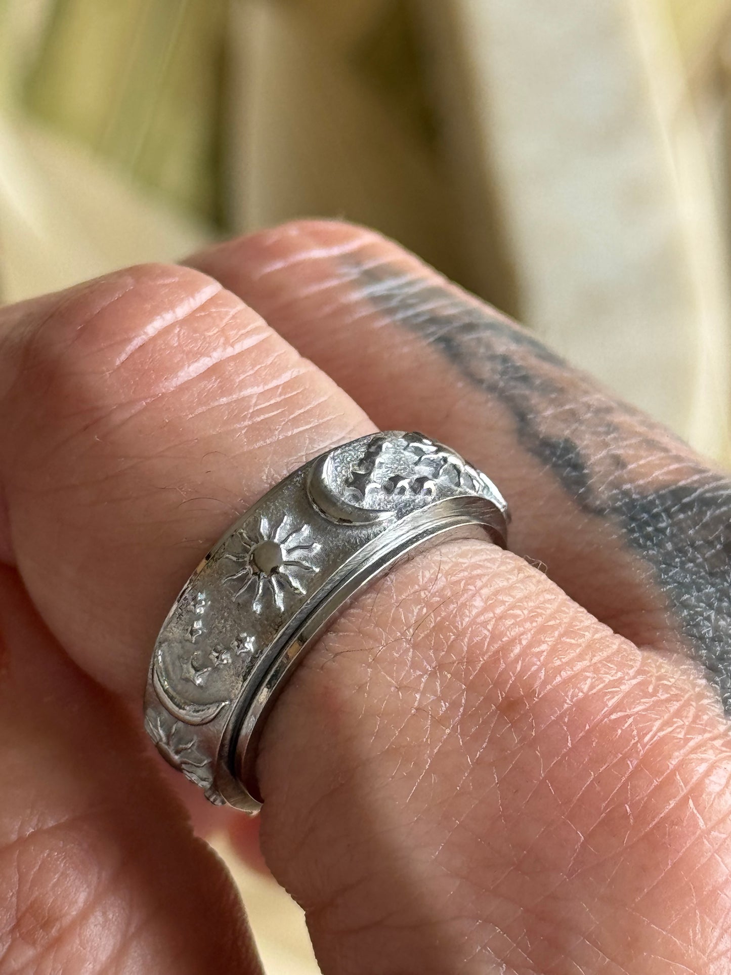 Sessori - Stainless Anti Anxiety Fidget jewelry Celestial Ring
