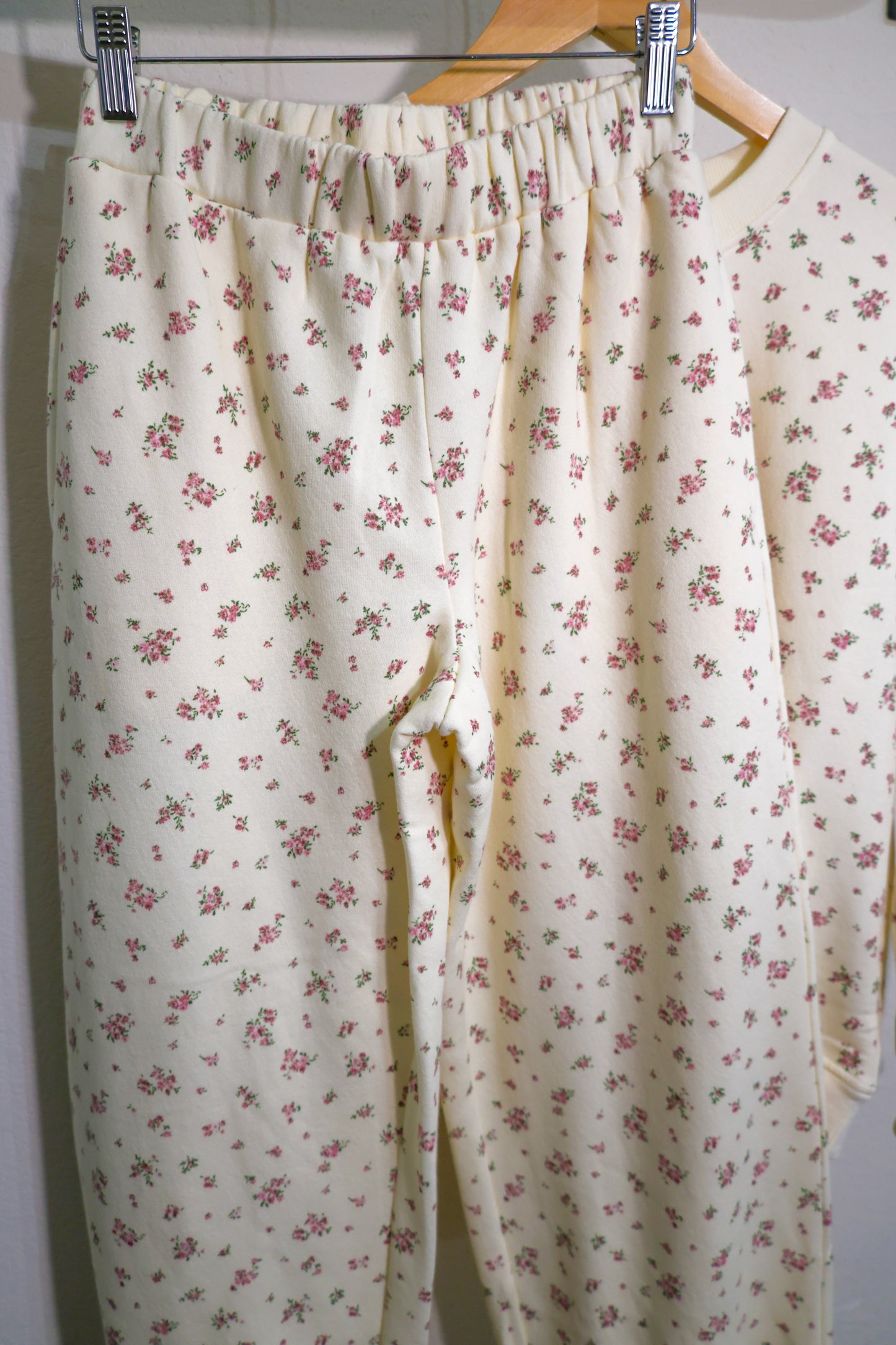 Blu Pepper- Ivory Floral Sweatpants