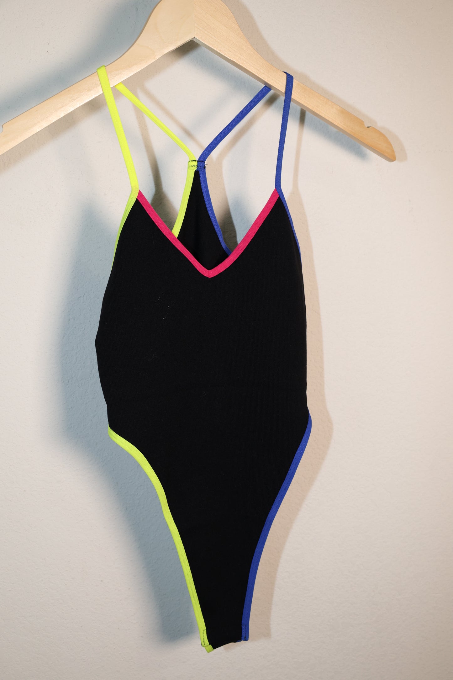 ANWND  - CONTRAST STRAPS BODYSUIT