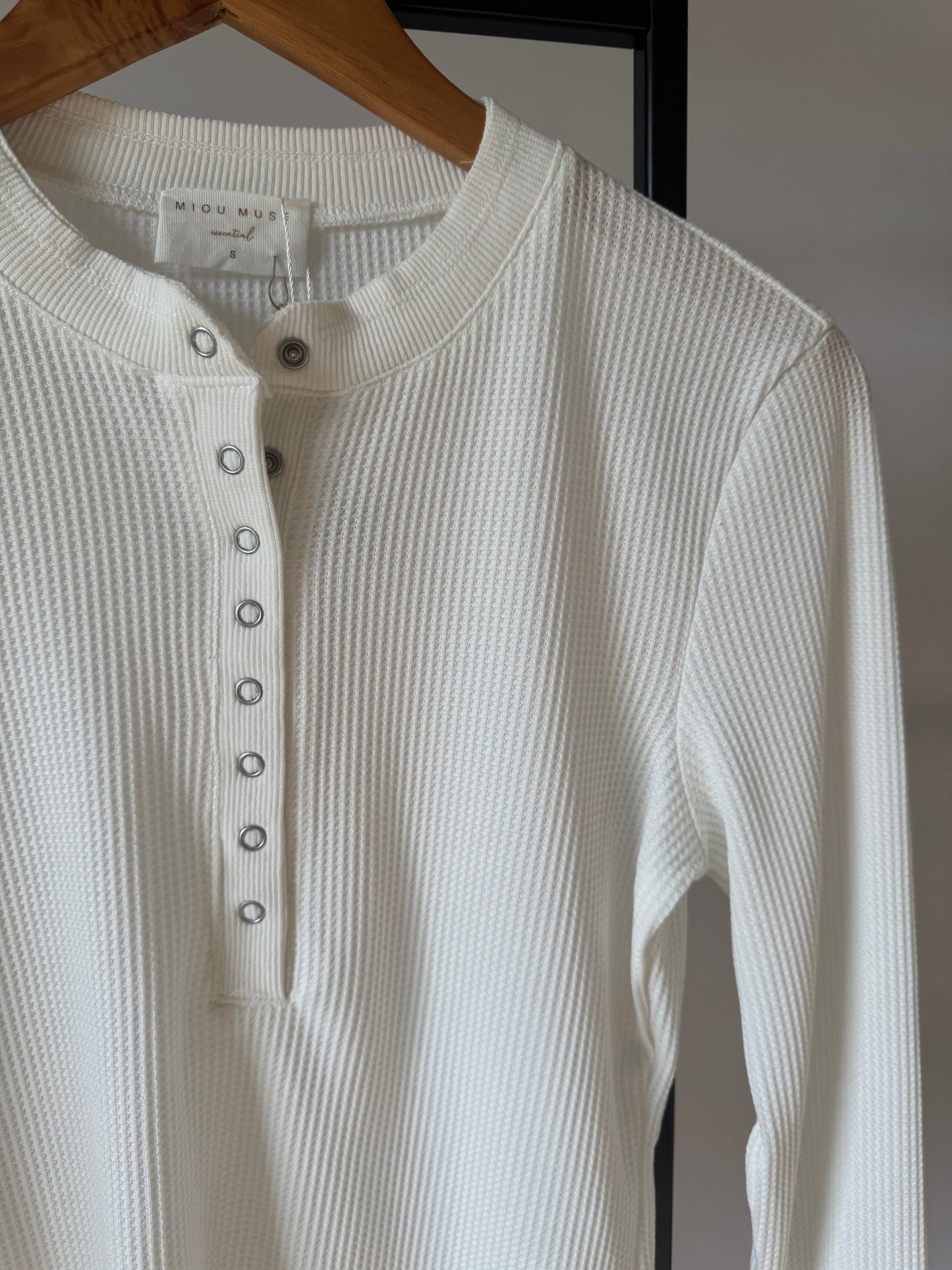 Miou Muse - Waffle Knit Long Sleeve Henley Top