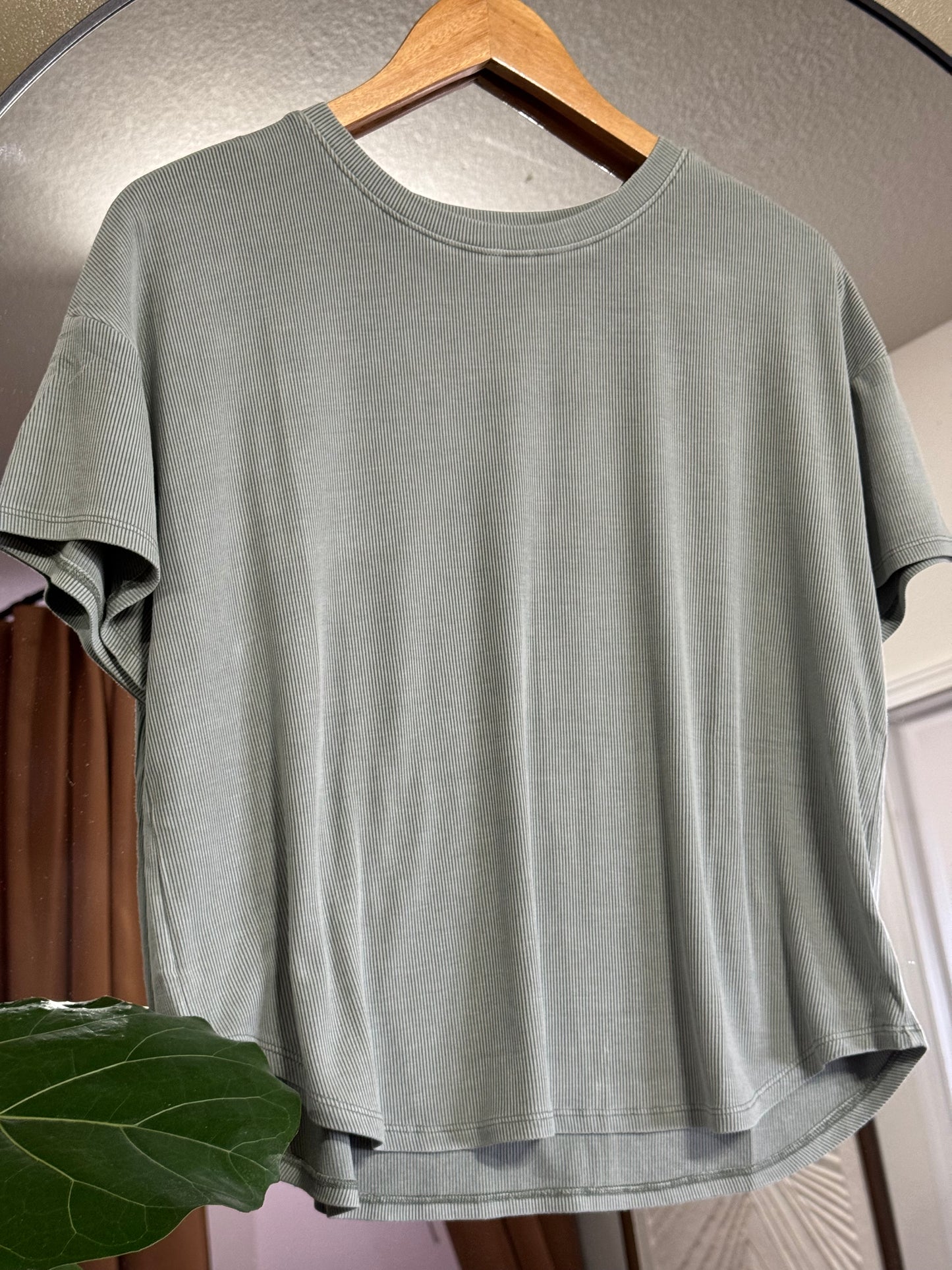 Short sleeve thin ribbed tee