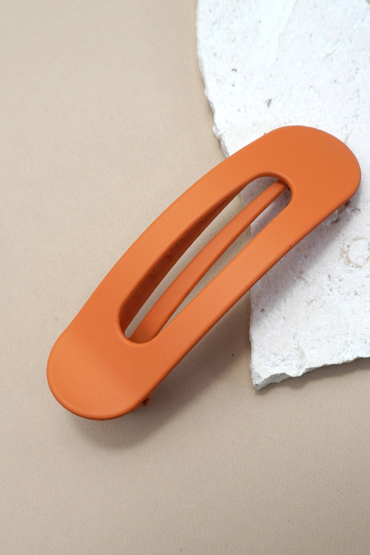 JOSSLYN by wall to wall - LARGE OVAL LAY DOWN FLAT HAIR CLAW