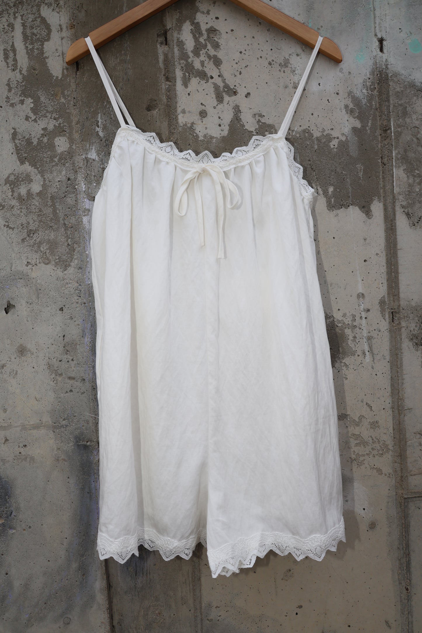 Le Lis - Thin Strap Lace-trim Romper