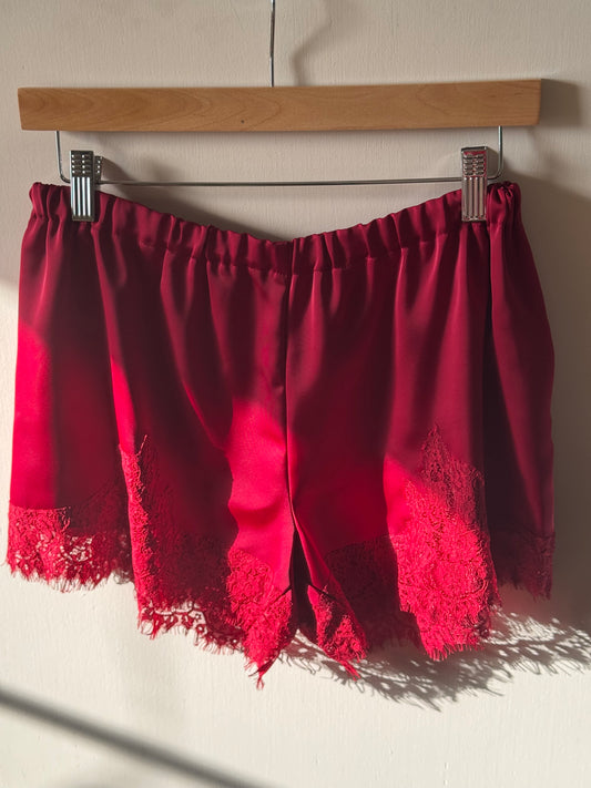 LE LIS - Elastic Waist Mid Rise Lace Trimmed Shorts