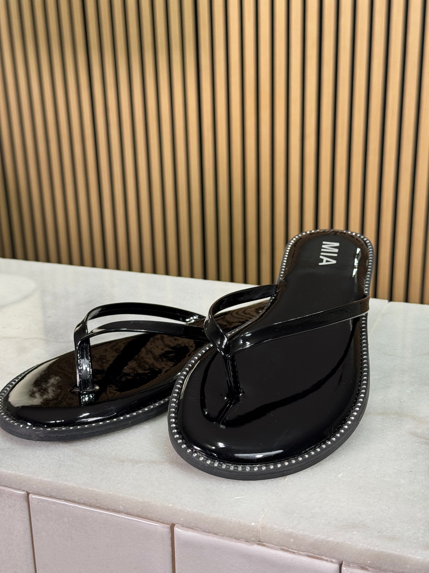 MIA Aster black thong sandal