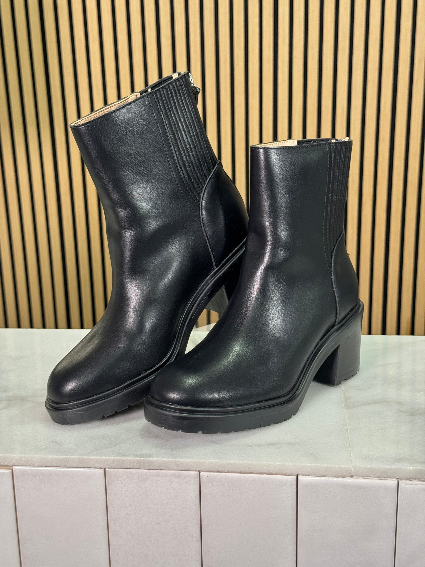 OASIS SOCIETY - The Megan | Black Lug Chelsea Bootie