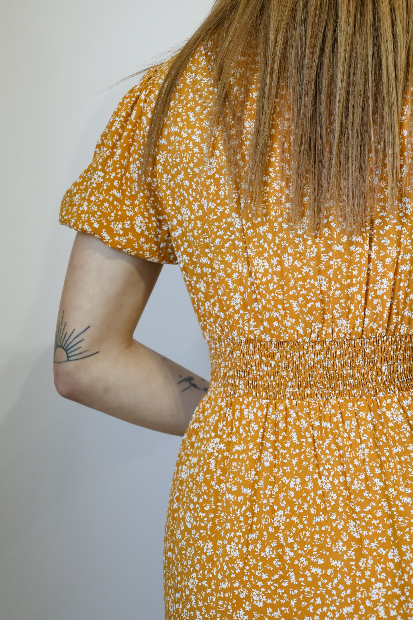 Doe and Rae - DITSY FLORAL PRINT V-NECK PUFF SHORT SLEEVE DRESS