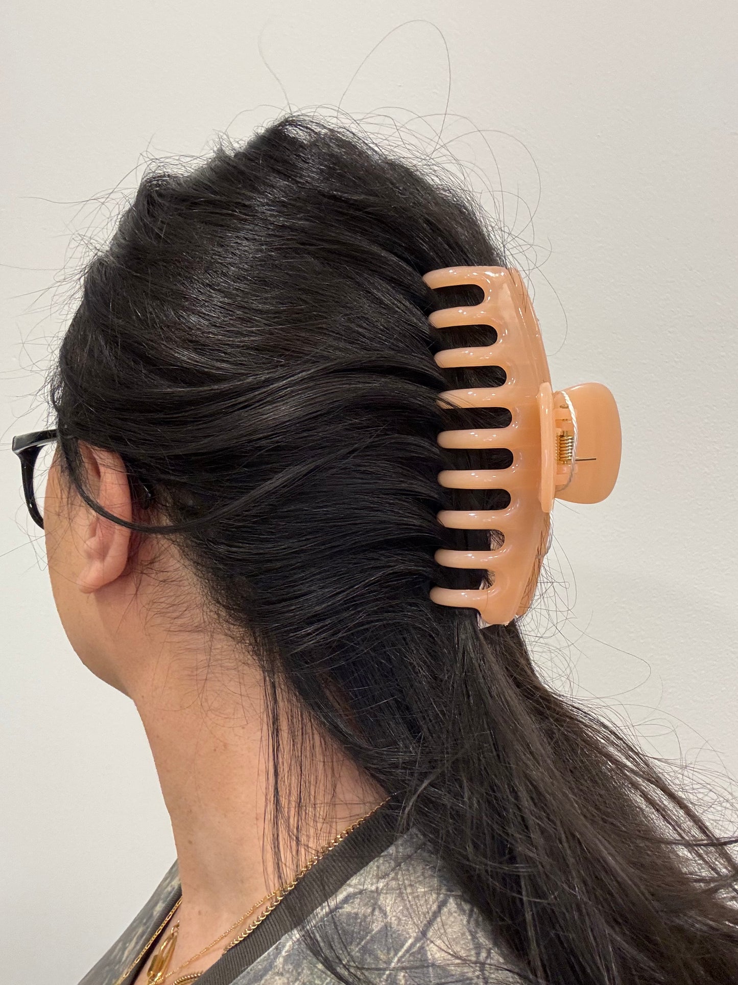 JOSSLYN by wall to wall - JUMBO SEMI GLOSSY  HAIR CLAW CLIPS