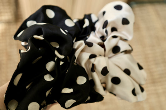 Adorro - Polka Dot Scrunchies (Set of 2)