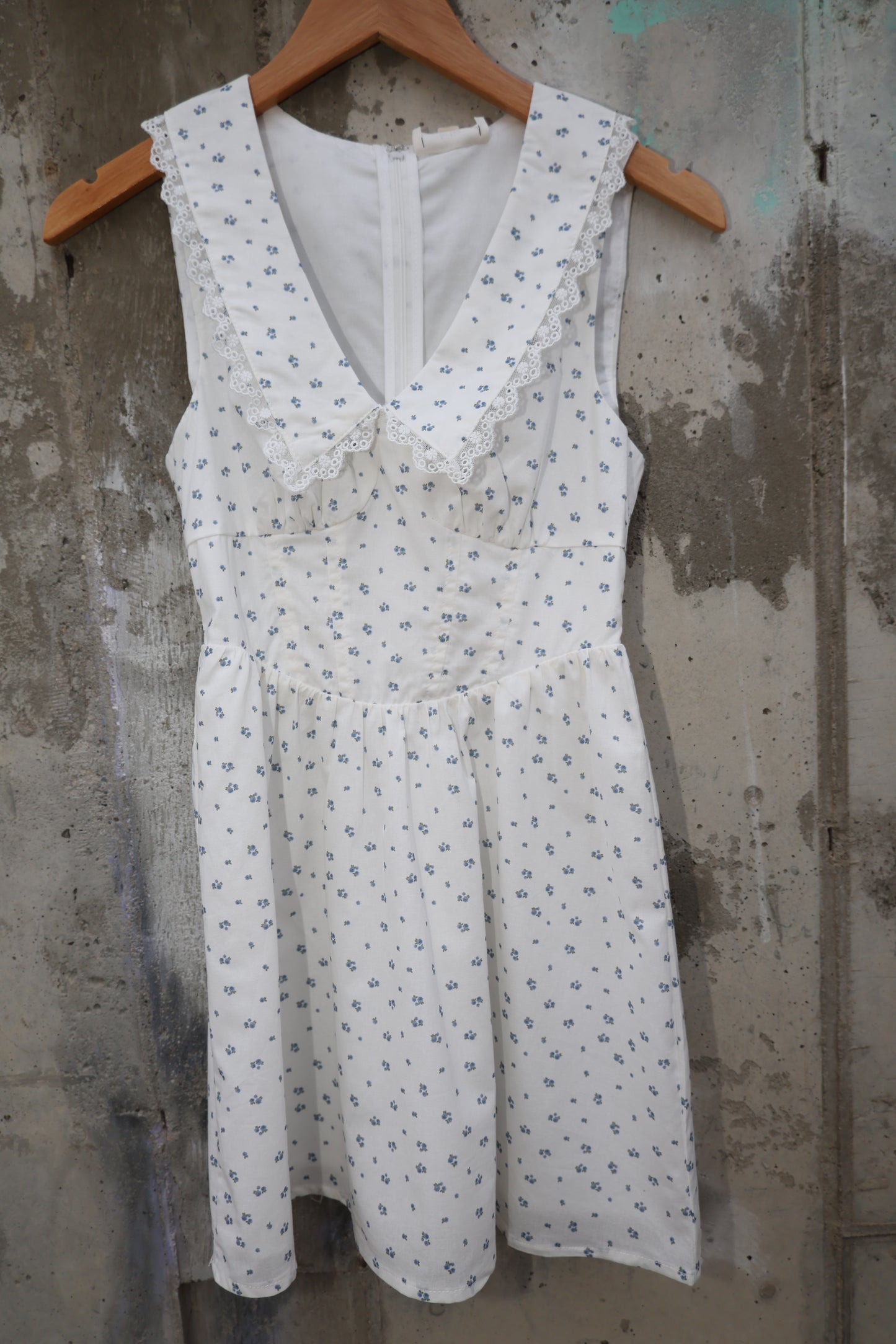 Le Lis - Floral Collared V-neck Bustier Dress