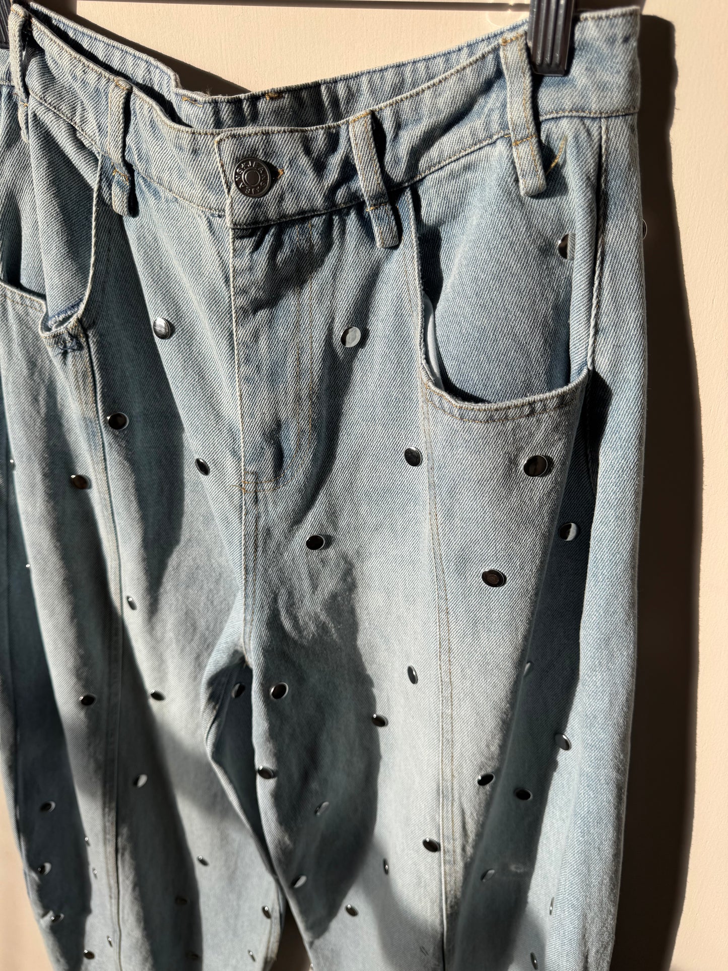 Klesis - Light Wash Studded Barrel Jeans