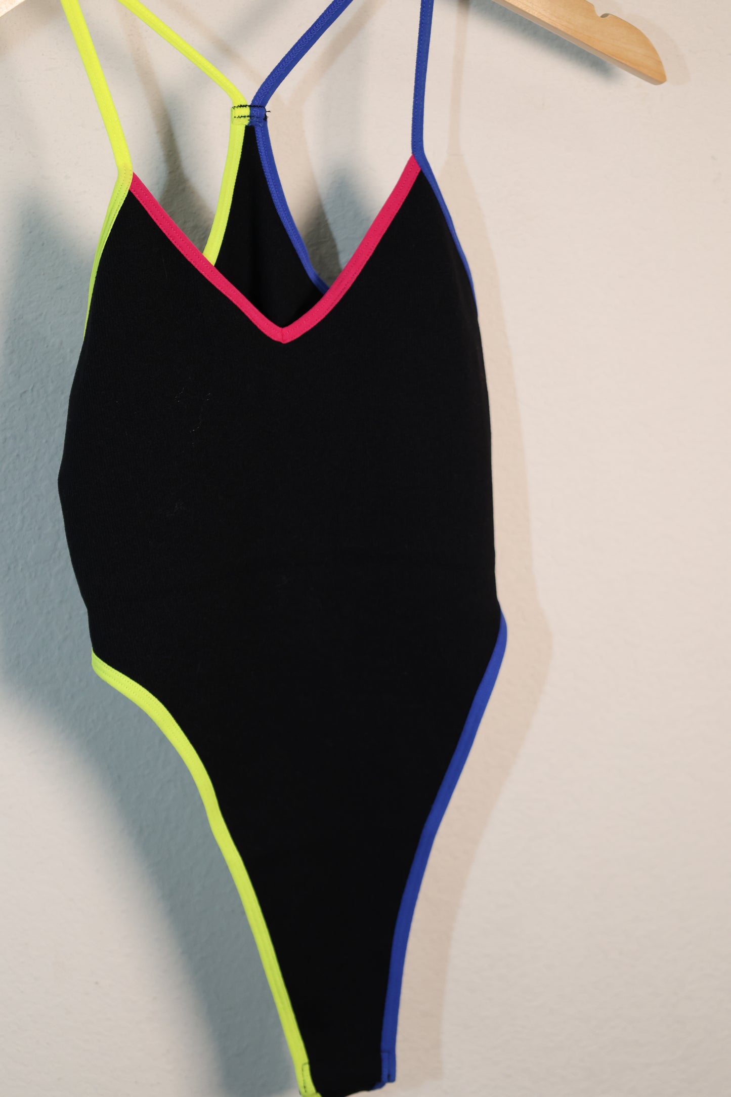 ANWND  - CONTRAST STRAPS BODYSUIT