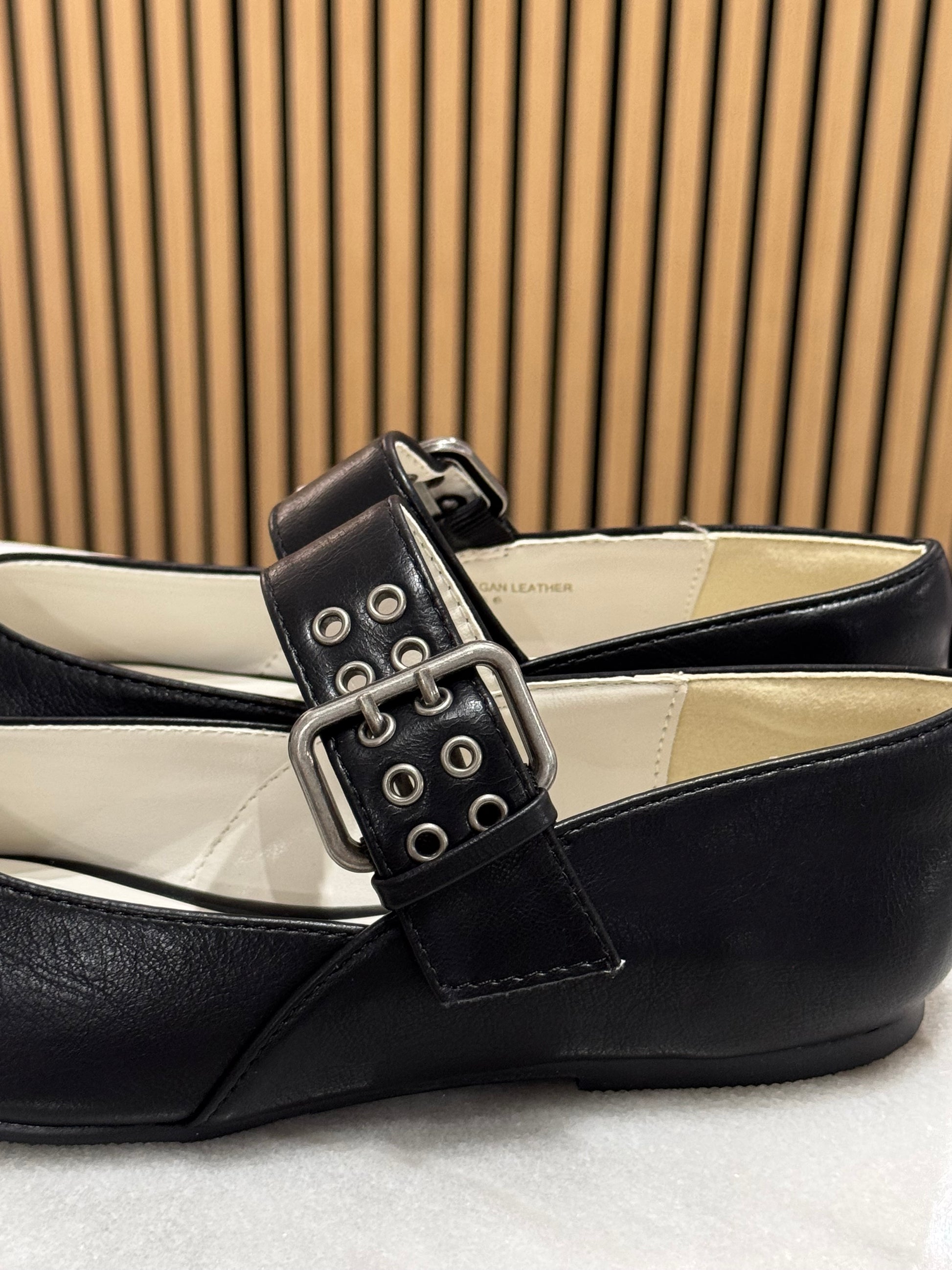 Ballet buckle strap flats