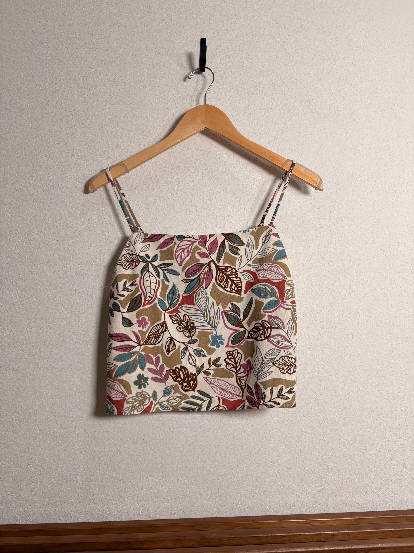 LE LIS square neck abstract crop top
