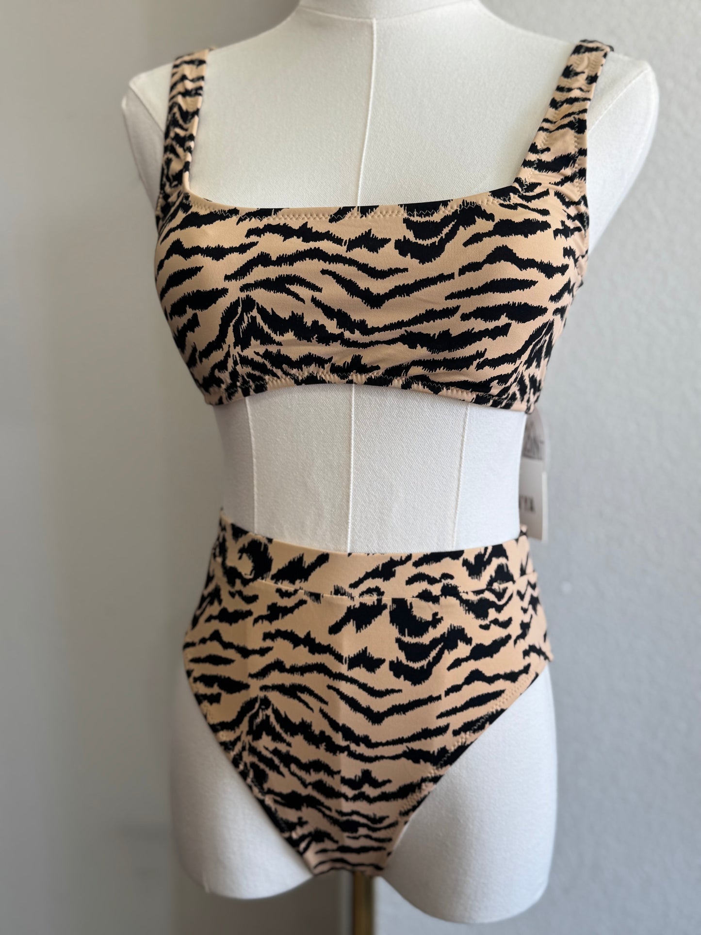 Envya - Olya Square Neck swim Bikini Top