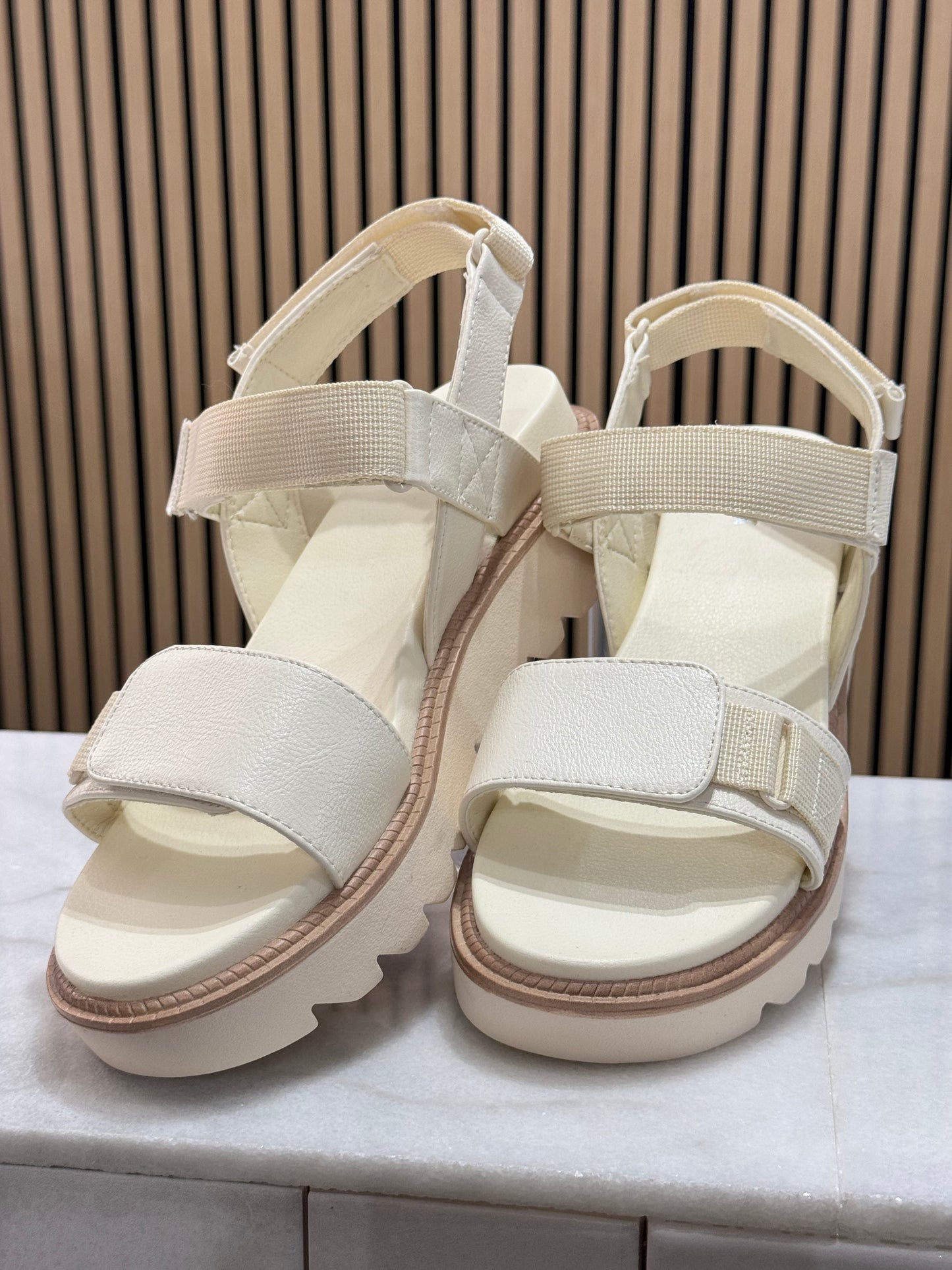 MIA Jony Flatform Sandal