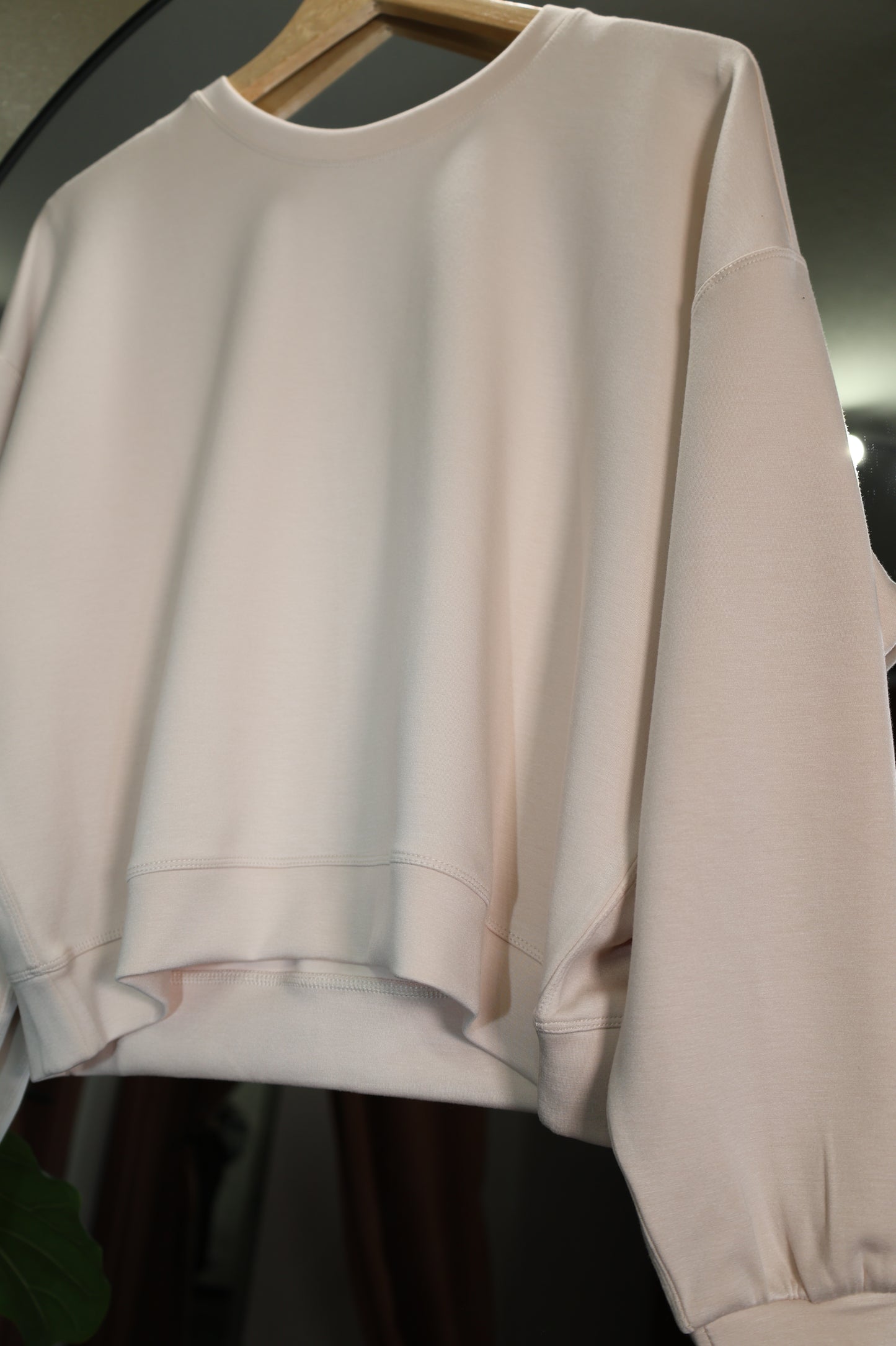 Wishlist Apparel - SCUBA RELAXED CROP SWEATSHIRT