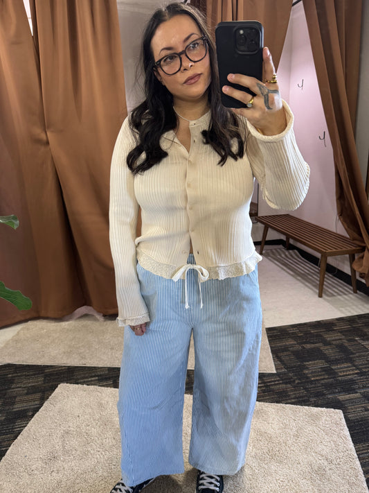 SKIES ARE BLUE light washed denim barrel pull on pant