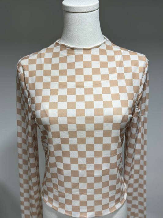 Neutral checker print mesh fitted top