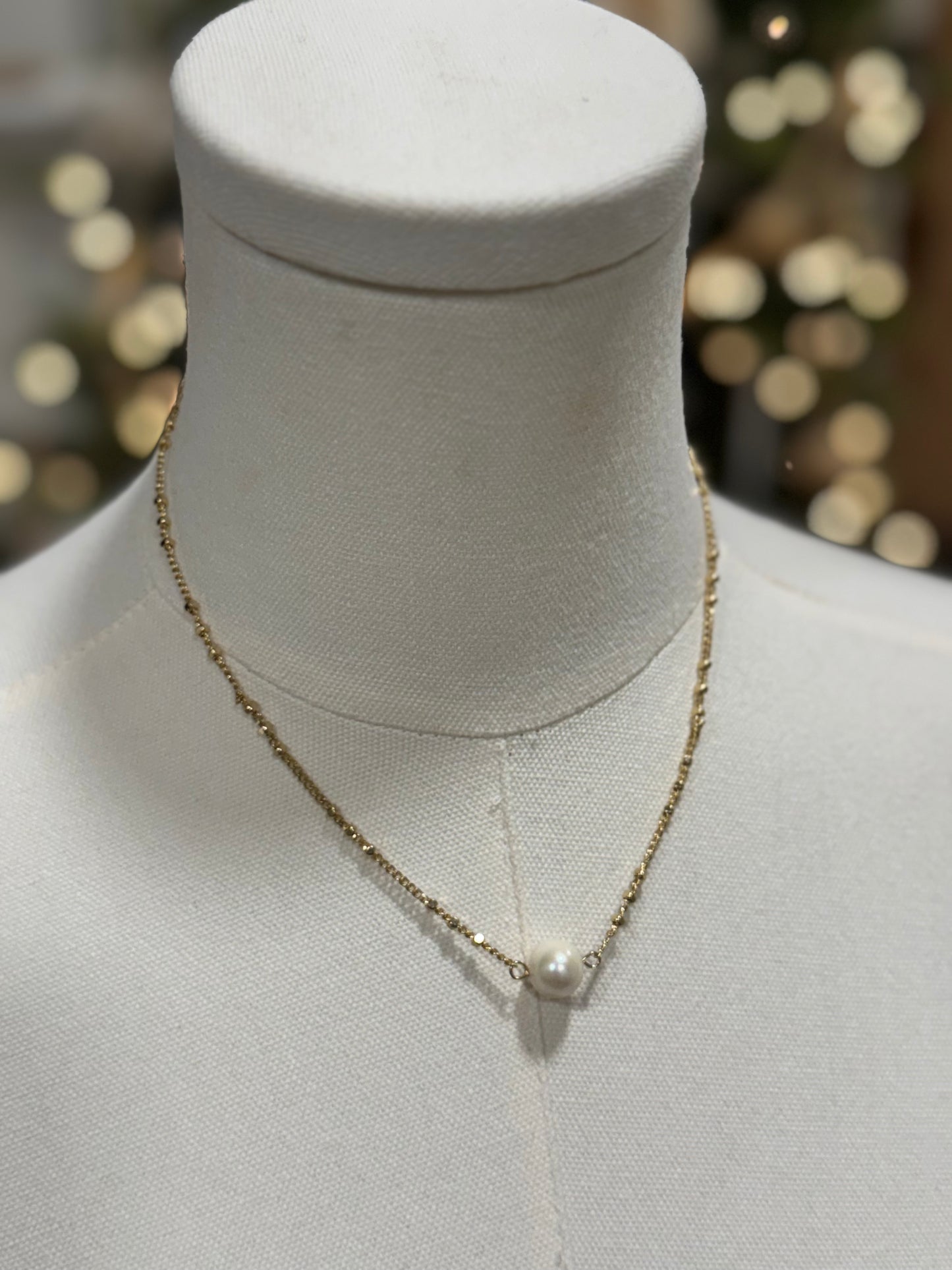 Center pearl necklace