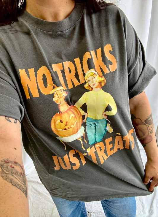 The Clandestine Underground - No Tricks Just Treats,  Halloween Oversized TShirt