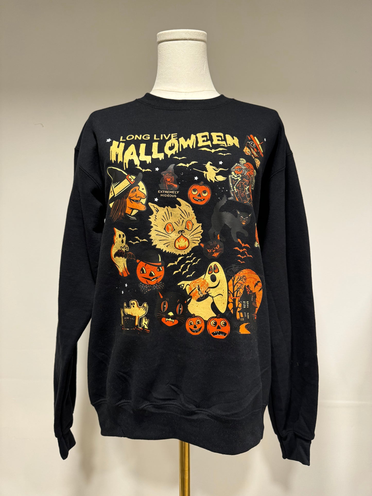 Long live Halloween 🎃 graphic crewneck sweatshirt