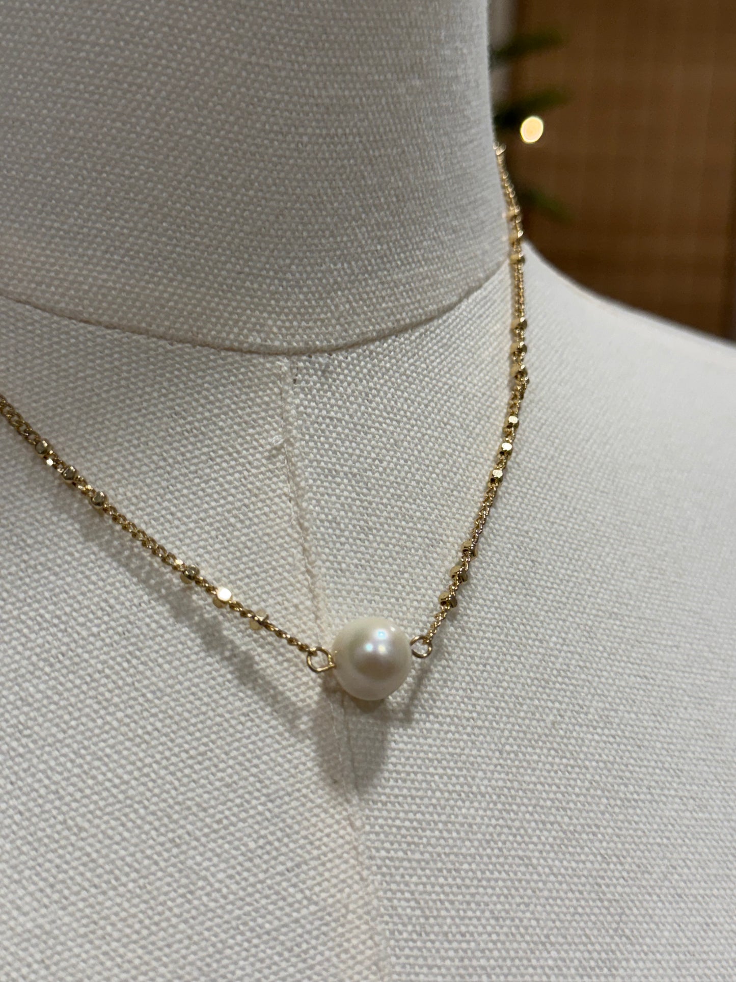 Center pearl necklace