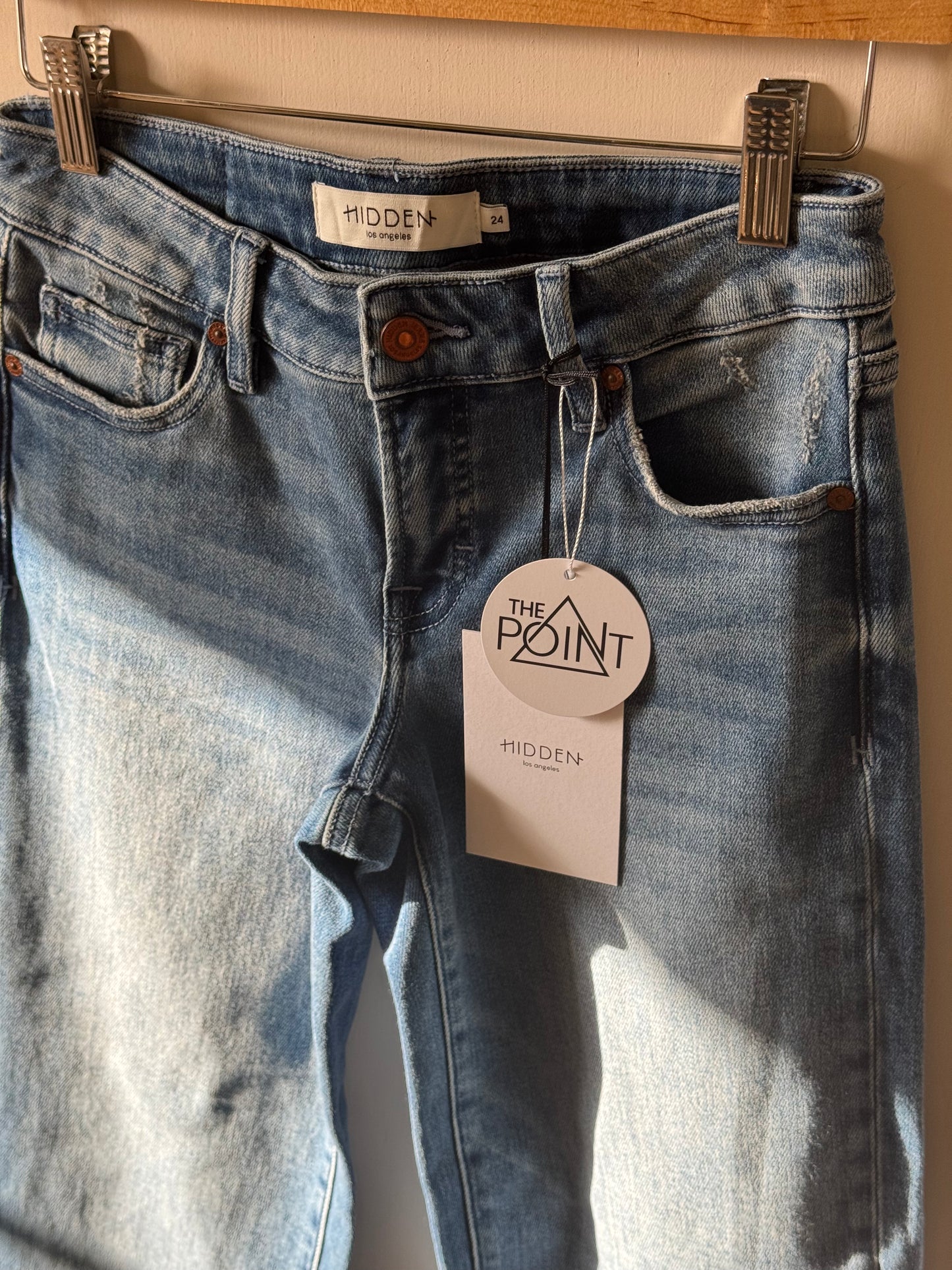 Hidden Jeans - Medium Wash Low Rise Cropped Classic Straight