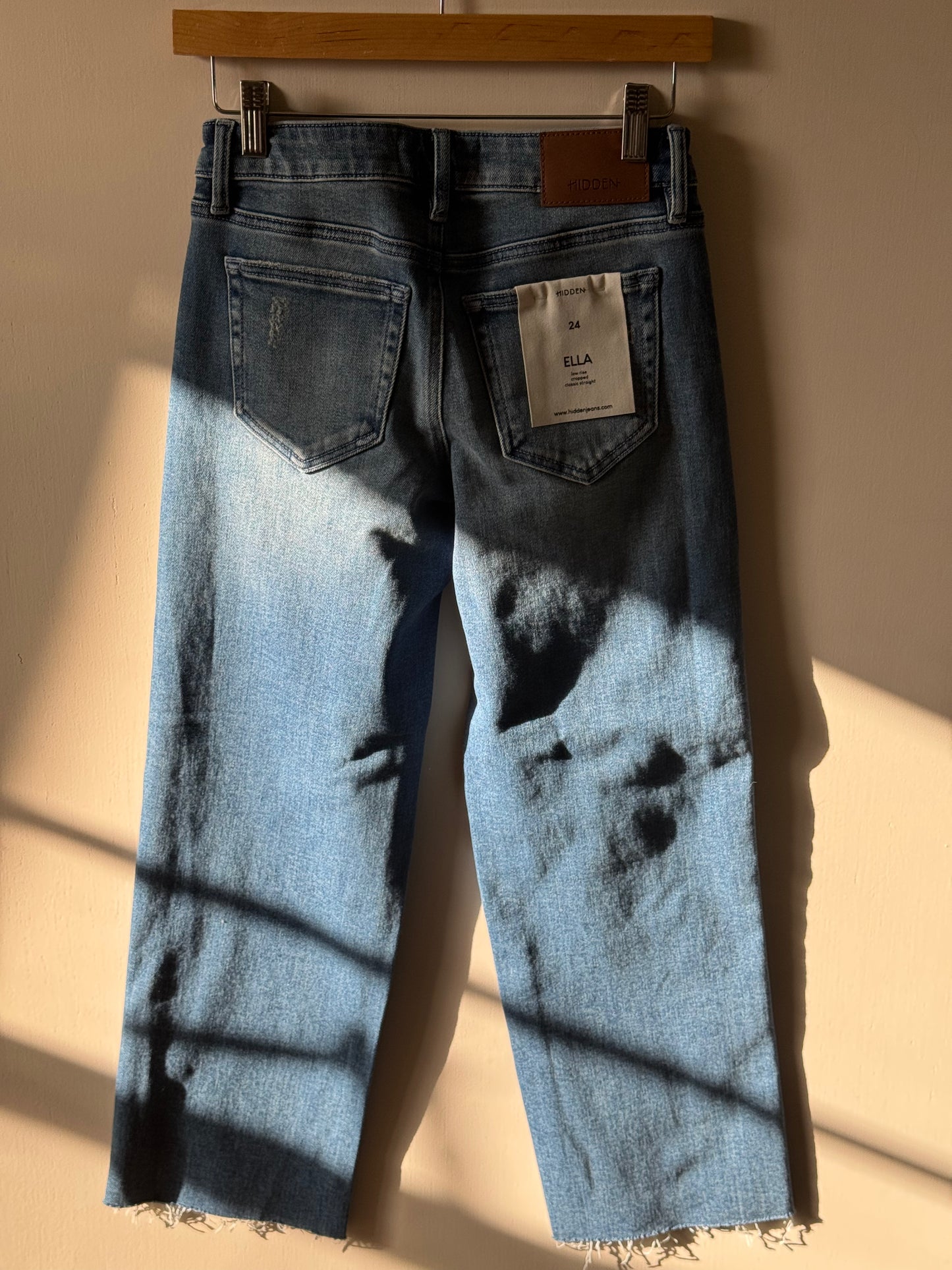 Hidden Jeans - Medium Wash Low Rise Cropped Classic Straight