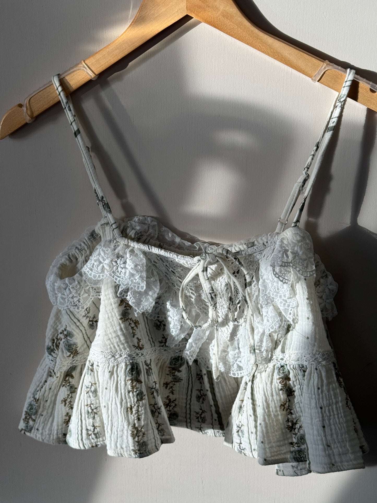 POL - Ruffled Floral Print Ribbon Tie Tank