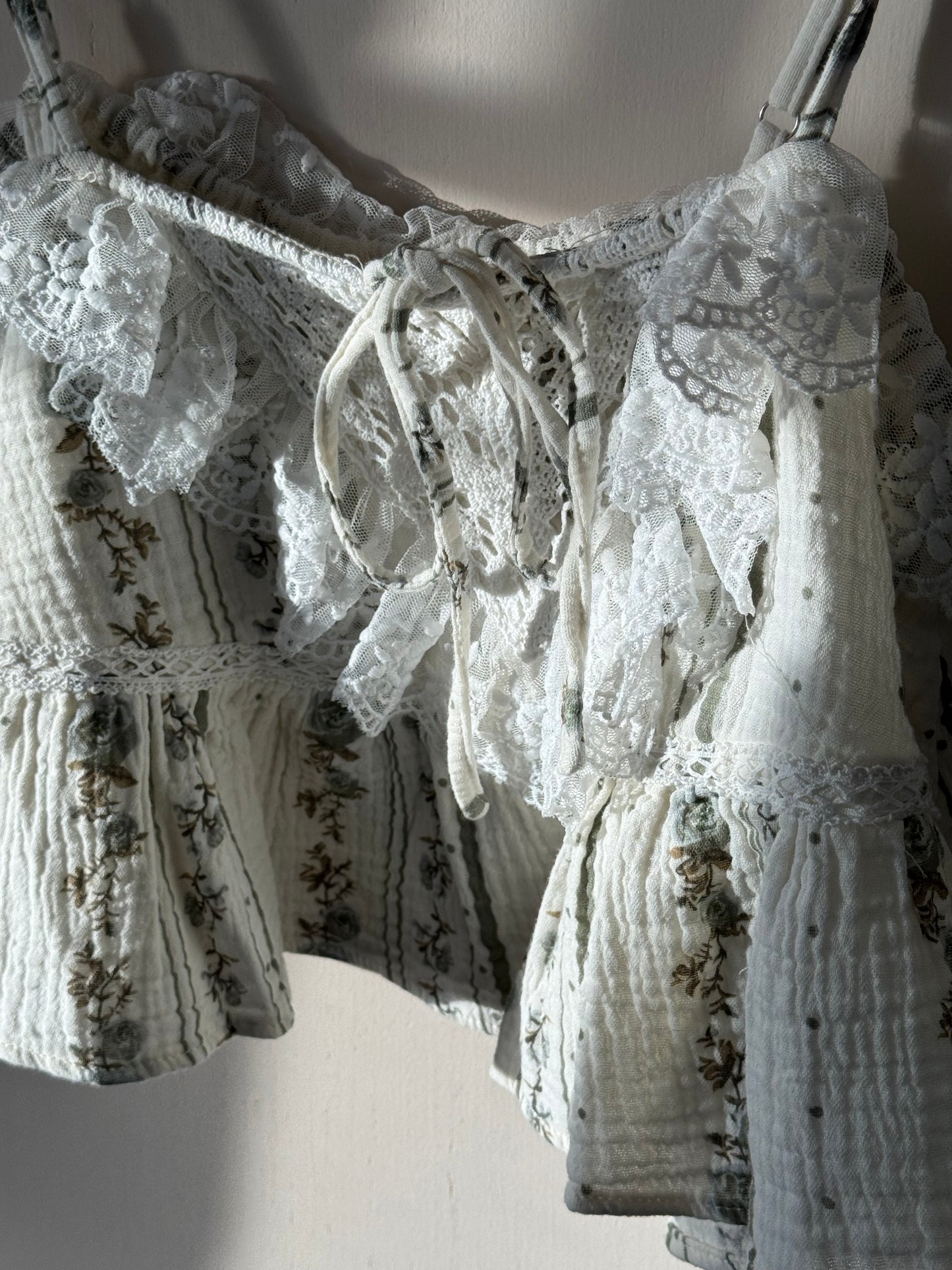 POL - Ruffled Floral Print Ribbon Tie Tank