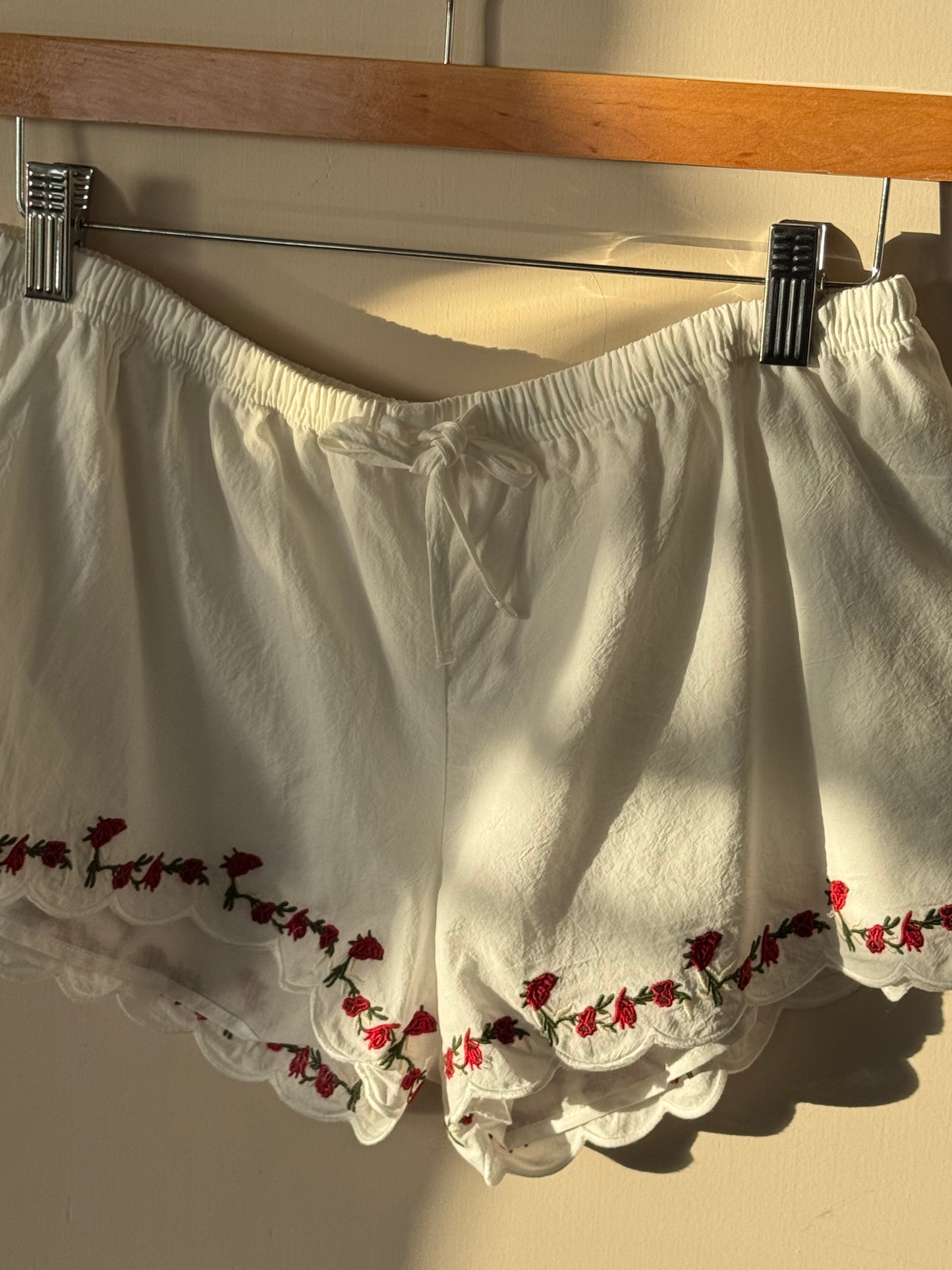 TicToc - Jaimy Poplin Embroidered Low Rise Shorts