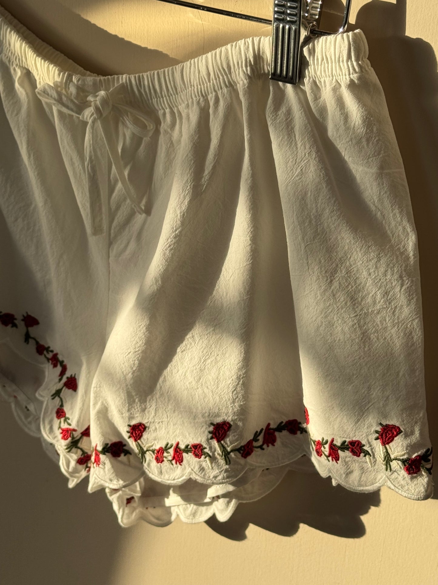 TicToc - Jaimy Poplin Embroidered Low Rise Shorts