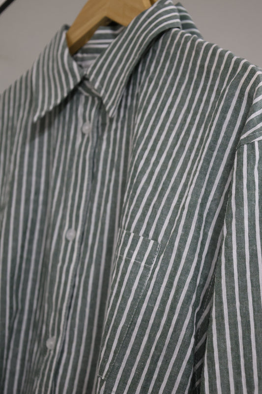 BUTTERMELON - Cropped Striped Button-Up Collared Long Sleeve Top