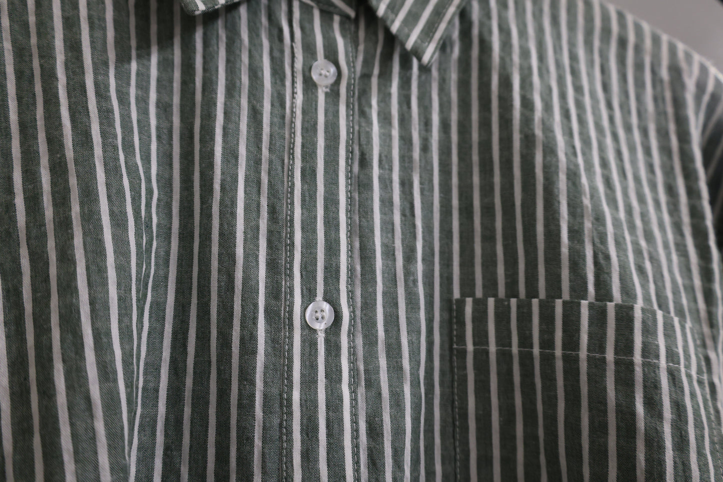 BUTTERMELON - Cropped Striped Button-Up Collared Long Sleeve Top