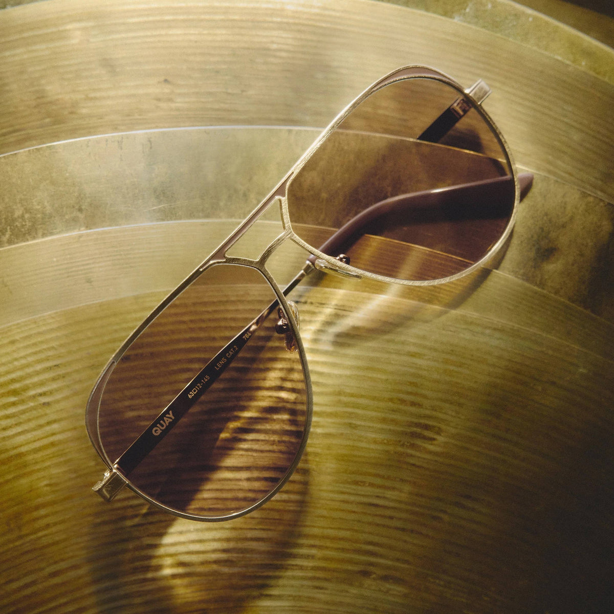 QUAY - OPEN TAB SUNGLASSES