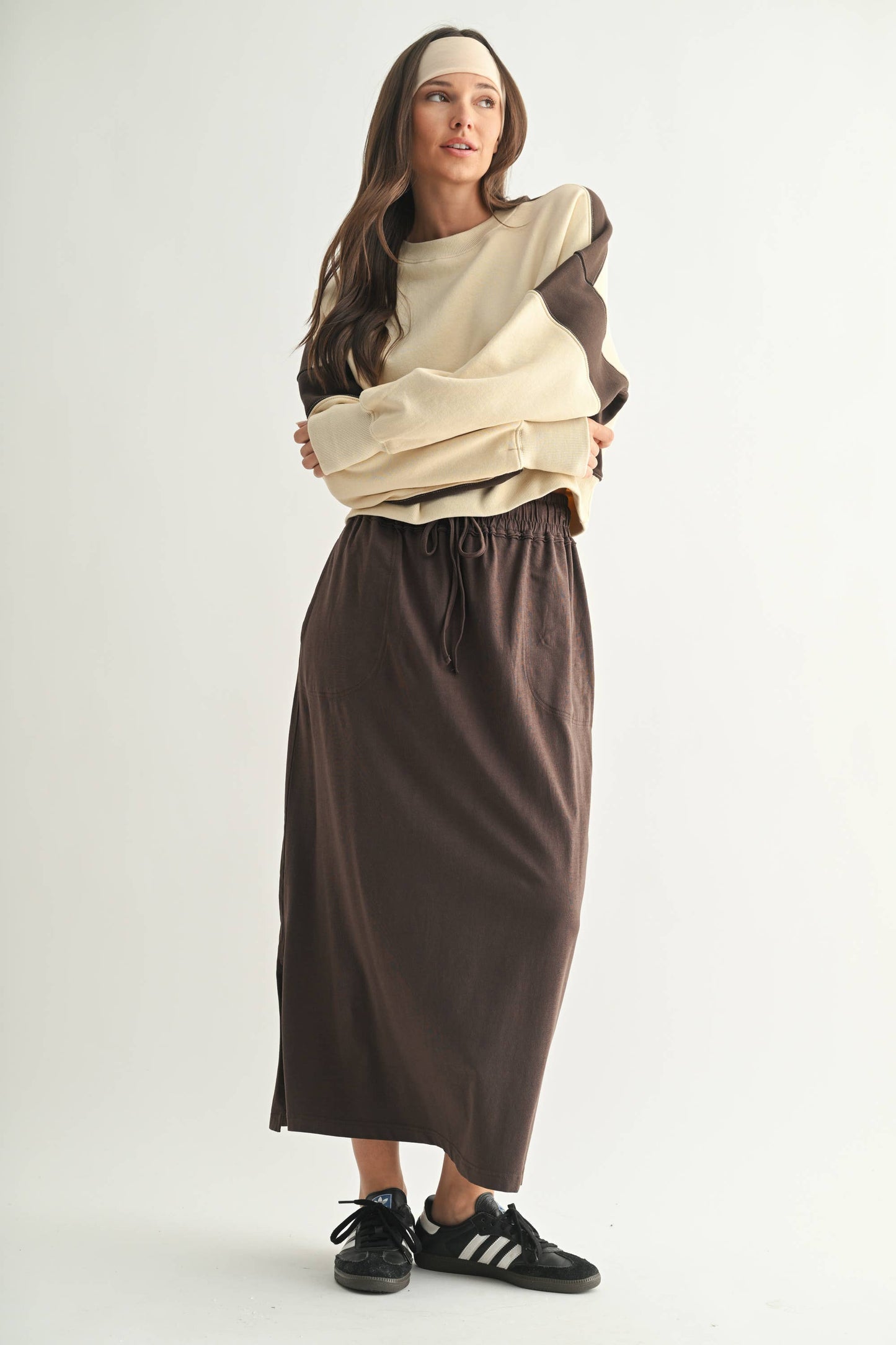 Mono B - Contrast Edge Cropped Sweatshirt